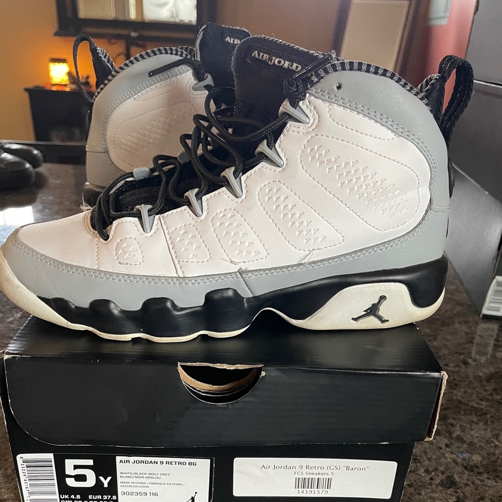 Jordan’s size 5Y